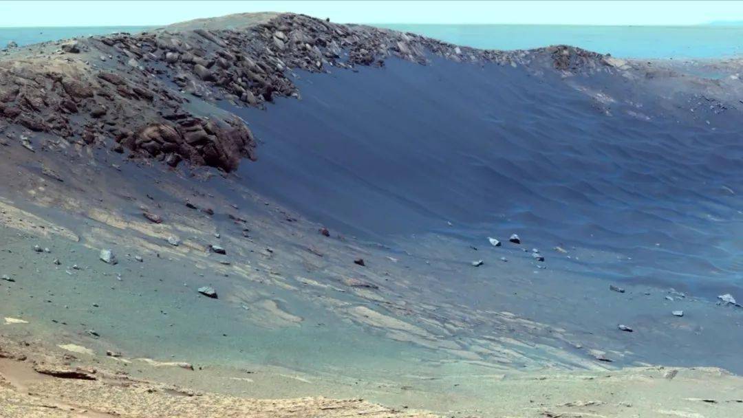 好奇号探测车拍摄的火星地表图片