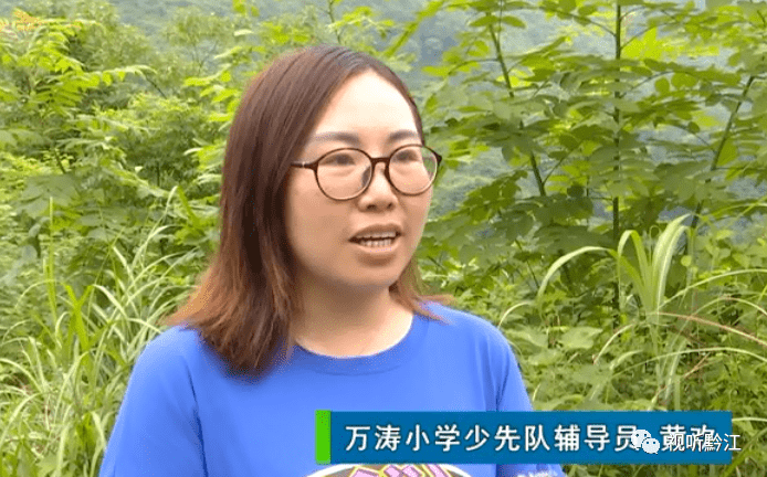 万涛小学少先队辅导员 黄欢