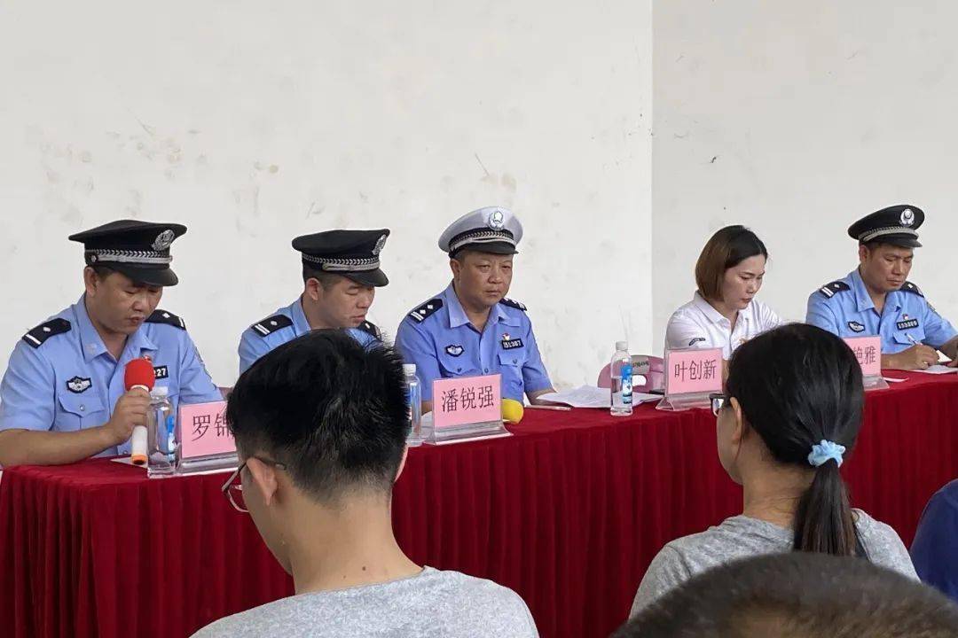 謝崗社區民警聽民意共話平安讓警務工作更接地氣