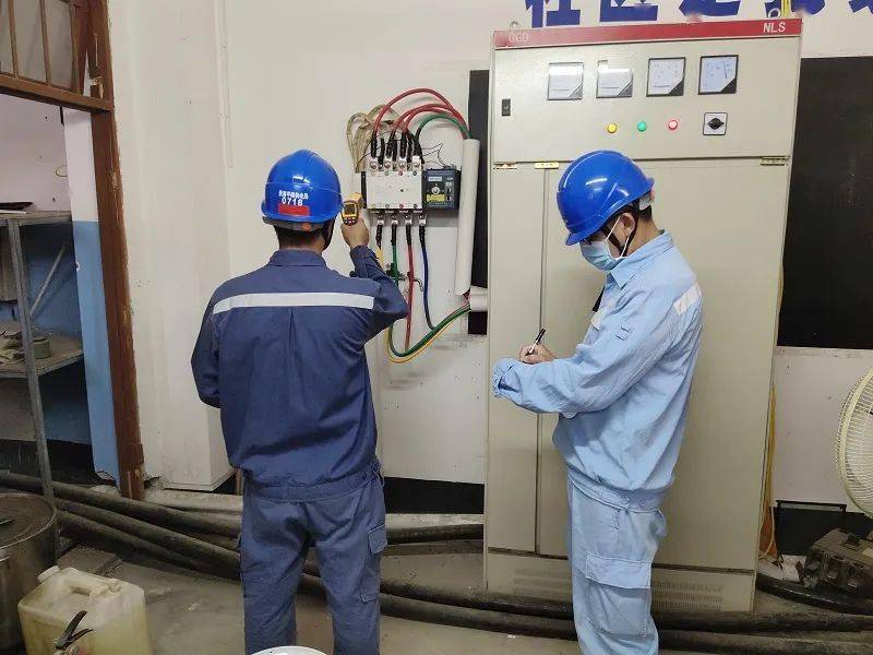 对考点配电设备测温