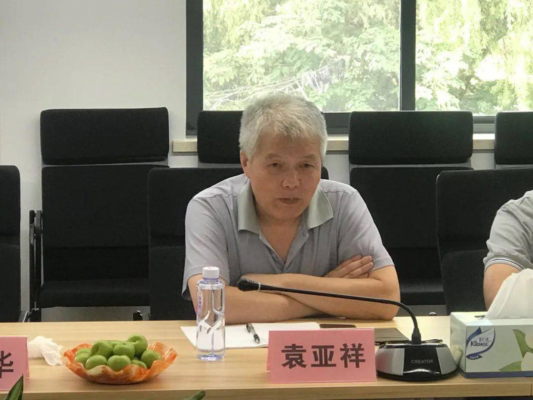 邓军详细介绍了《2020年度巫山脆李营销奖扶办法》吴进曲信心满满地