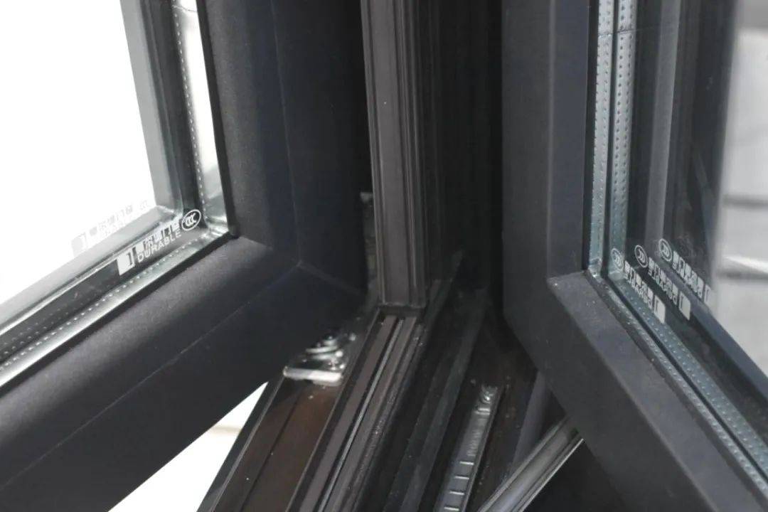 为你诠释家居安全巴蒂格德尔堡盛世华庭双开窗测评