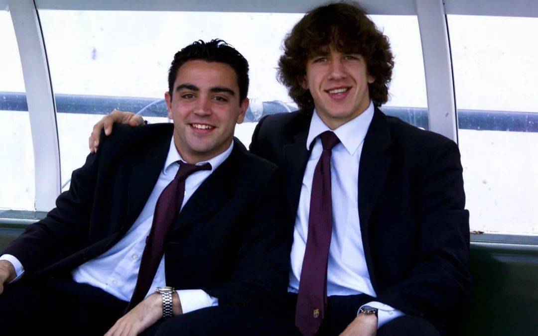 (年轻的哈维和普约尔在去对阵塞维利亚的路上)