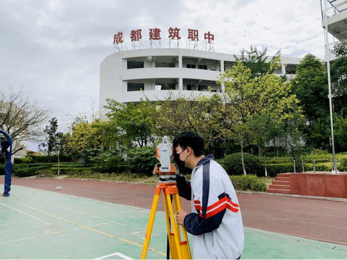 成都市建筑职业中专校图片