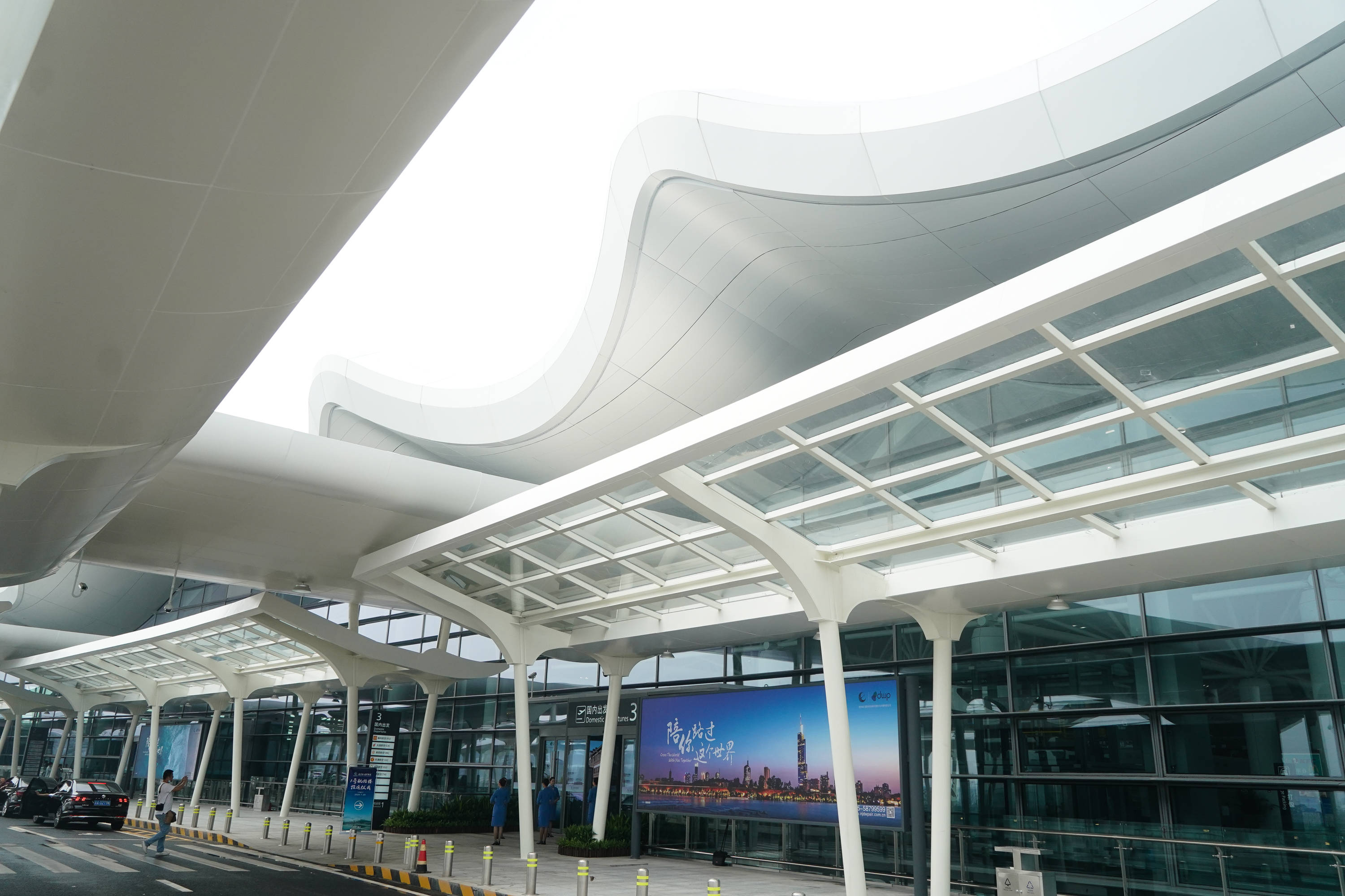 南京禄口国际机场T1航站楼重新投用_新华社