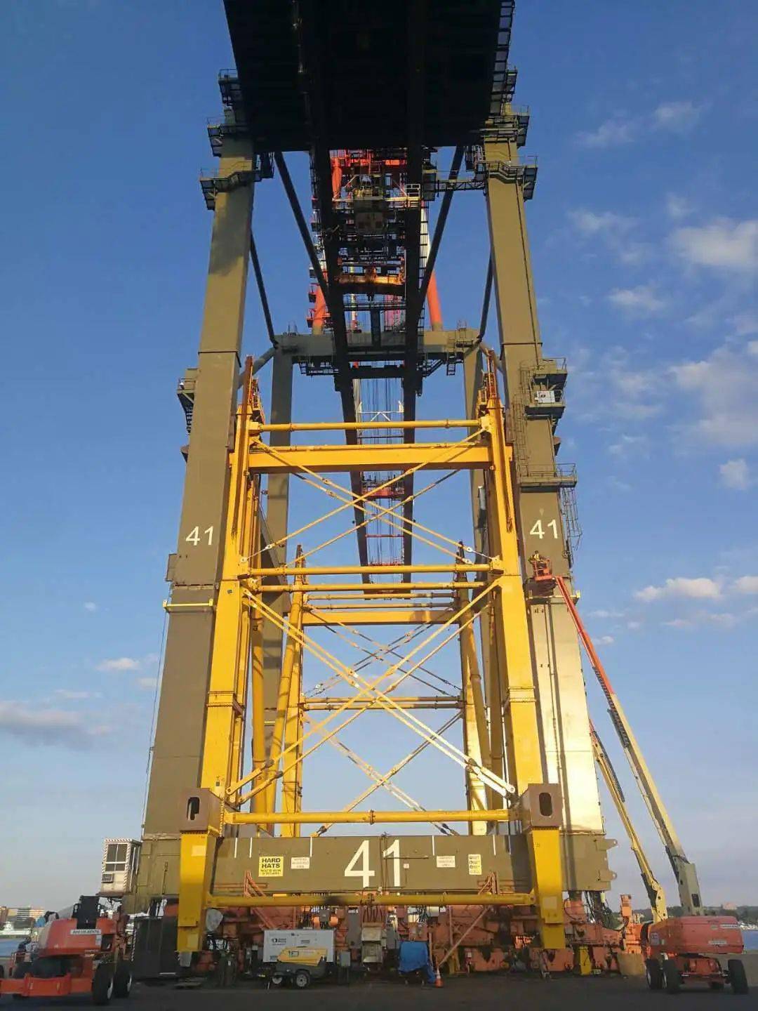 振华重工完成美国新泽西马尔码头1台岸桥加高