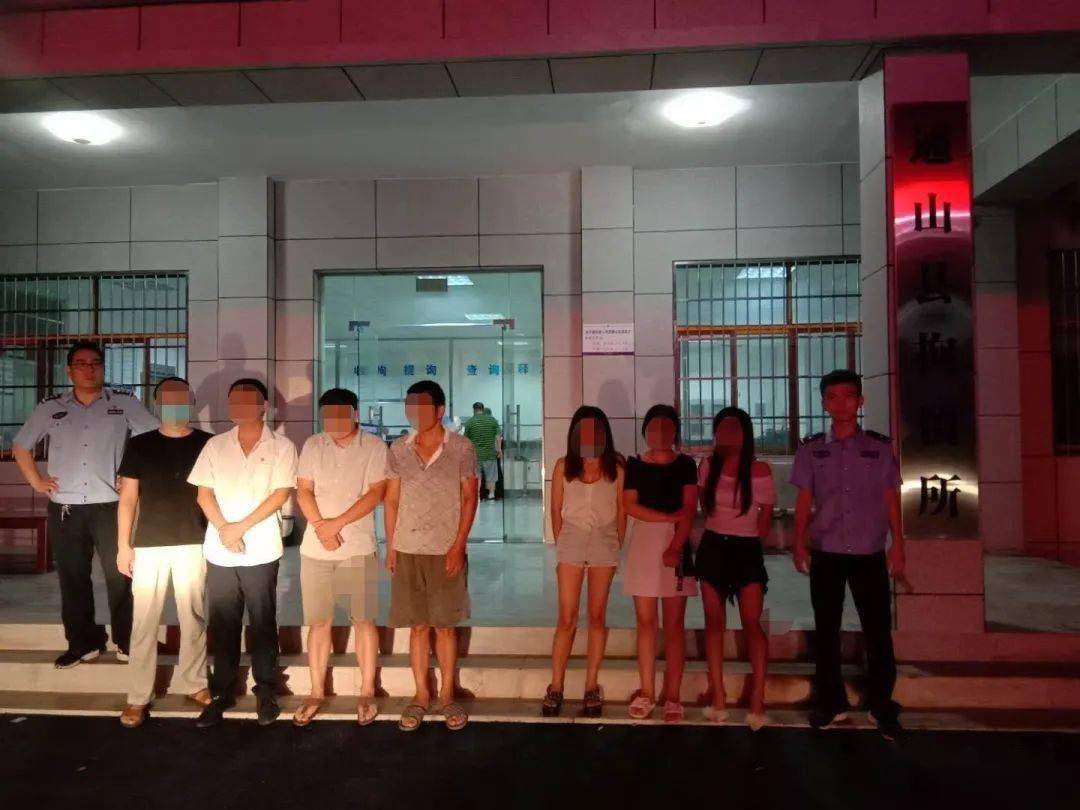 咸宁一卖淫窝点被端现场抓获11人