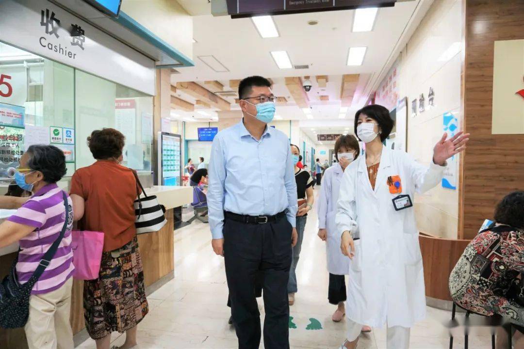 区委常委统战部部长沈权到街道社区卫生中心走访调研