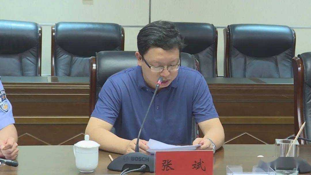 汇报会上,副市长张斌就我市"七五"普法工作的主要做法及成效,存在的