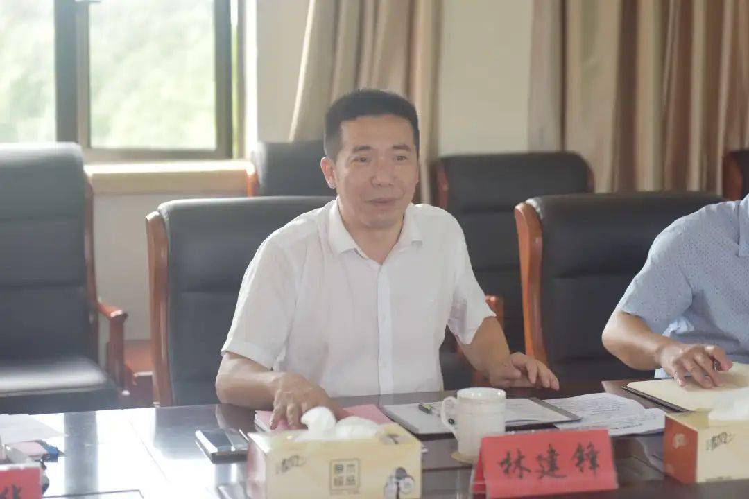 林建锋认为,奉贤教育处于教育高地,此次来访学习了奉贤教育改革的先进