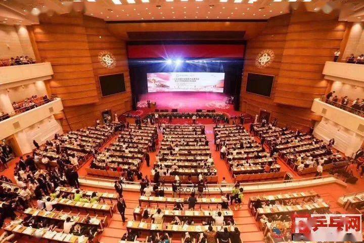 湿父郭云鹏接受央视朱讯专访,作品入编《对话中国》大型文献史册,乒乓