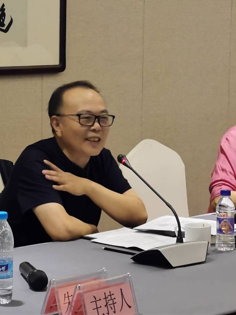 著名作家钟求是长篇小说《等待呼吸》研讨会在杭州举行