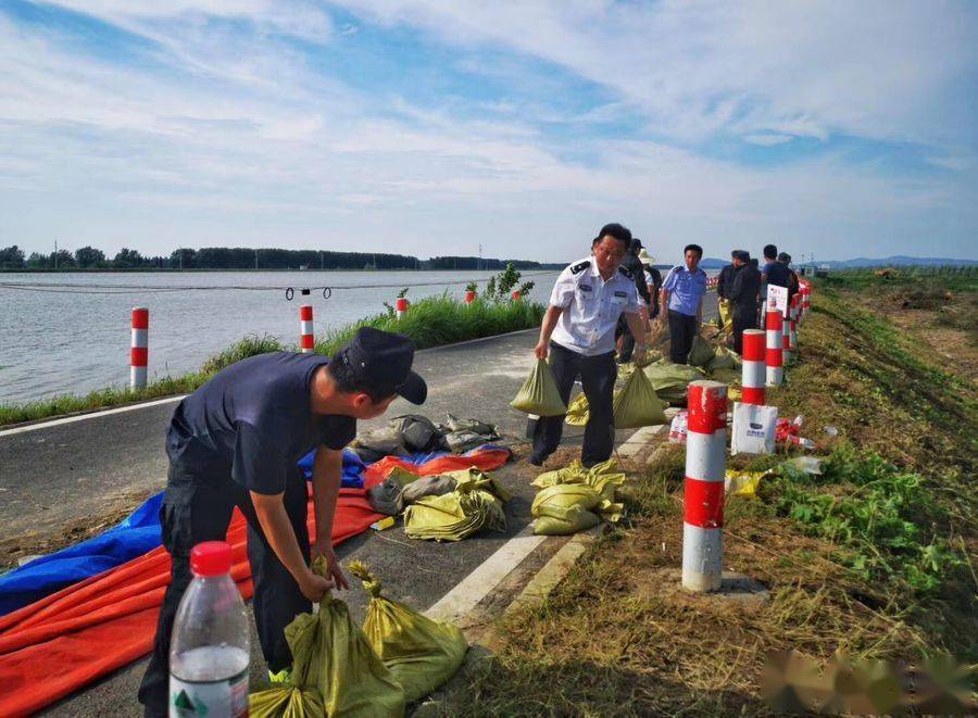 7月18日,廬江白湖東大圩開閘蓄洪後,臨近的東小圩作為飲用水來源,成為