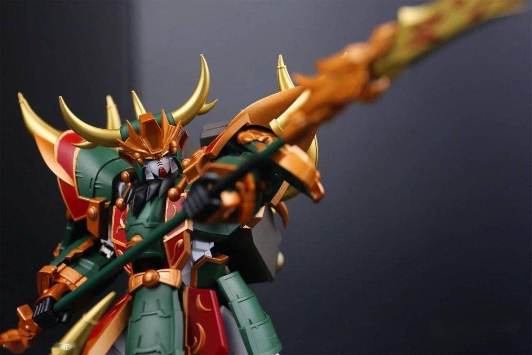 和已发售的mr魂刘备高达(真实比例版)一同展示或把玩,就能够还原出