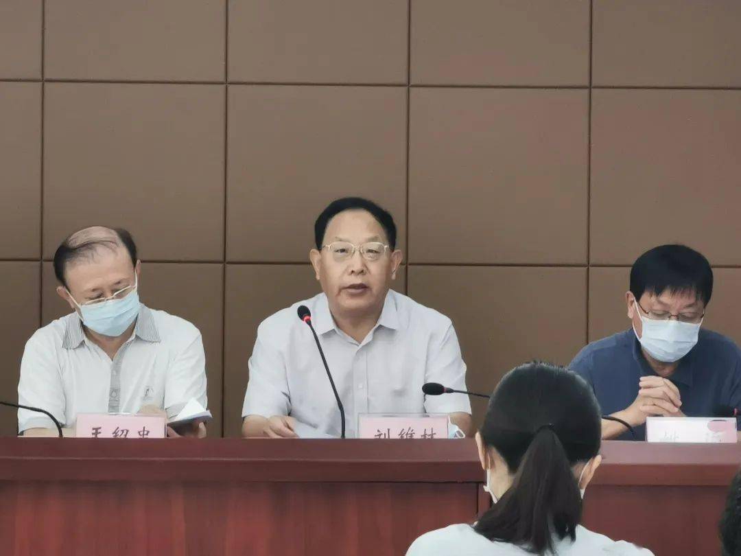 中国老龄协会副会长王绍忠在发布会上公布了2019年全国老年维权十大