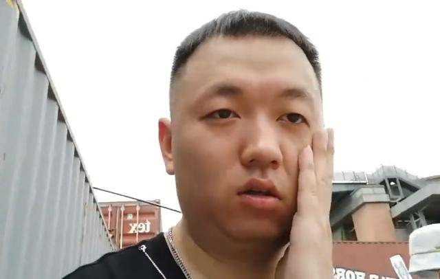 lol药水哥玩大了,和阿giao互动却被保安gank,直播间当场黑屏