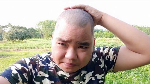 人家光头佬的头可以反光我的为什么不行