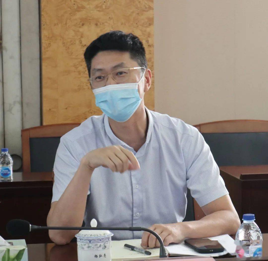 杨弘亮( 浦兴路街道办事处主任 )历史性的挑战必定