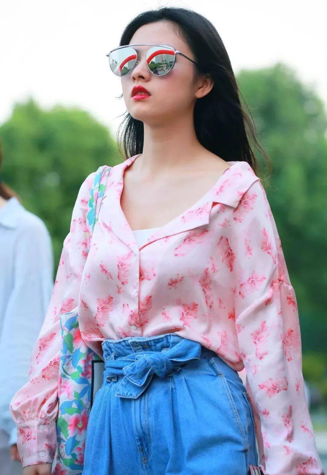 20岁性感尤物让人把持不住的存在却遭批太早熟了