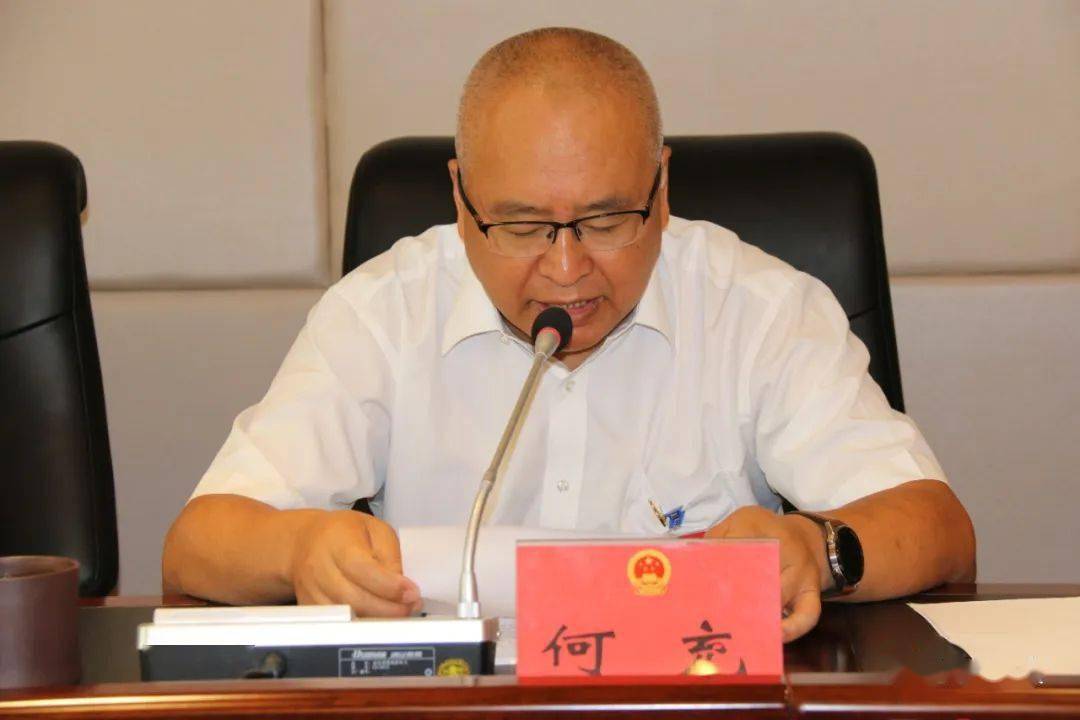 平武县召开十八届人大常委会第四十四次会议