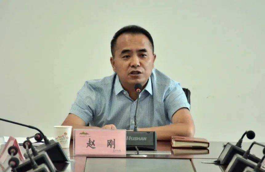 县文旅体育局局长郑伟在会上对2019年陕西省群众足球乙级联赛(西安