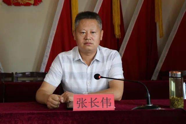 会上,综合治理中心主任张长伟就社会治理网格员工作作以安排部署;综信