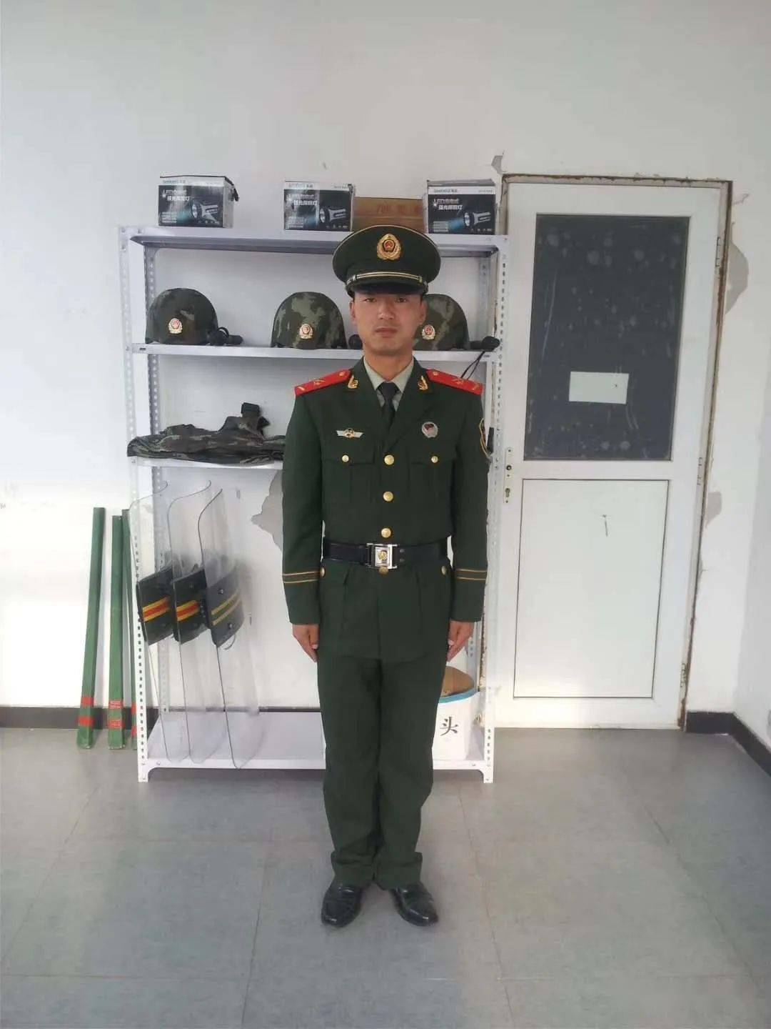 从军人到警察变的是身份不变的是初心