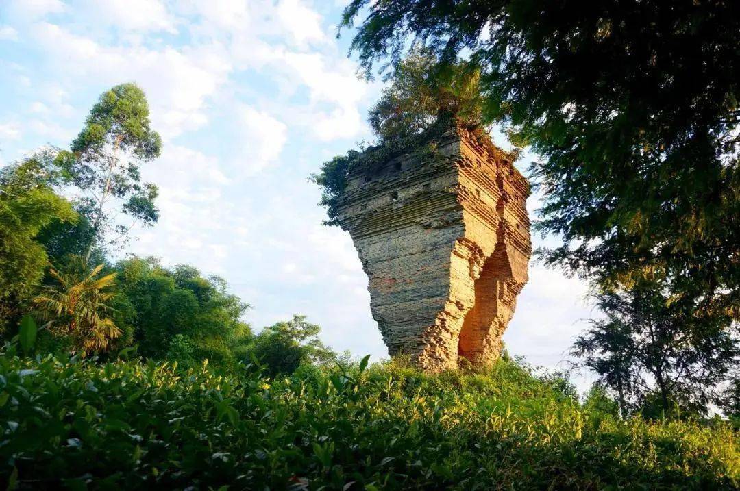 箭塔村地处古代南方丝绸之路要道村内文化资源丰富有汉代古墓,宋代