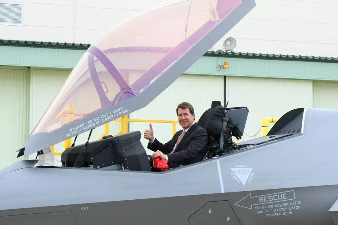 f35的一体化座舱盖