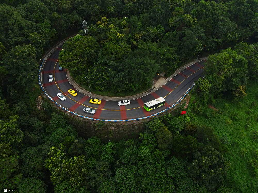 藏在南山的彩色公路像极了重庆版的"秋名山"