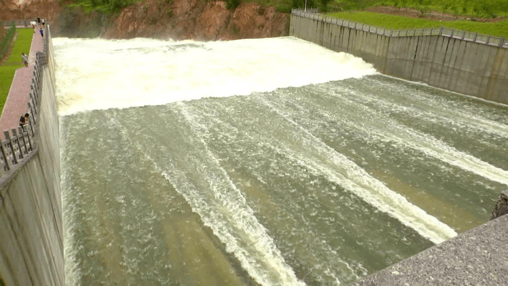 莒南县陡山水库开闸泄洪