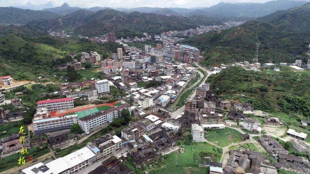 昨天晚上(8月1日)12点左右朋友在龙涓乡后洋中和饭店附近丢了一部华为