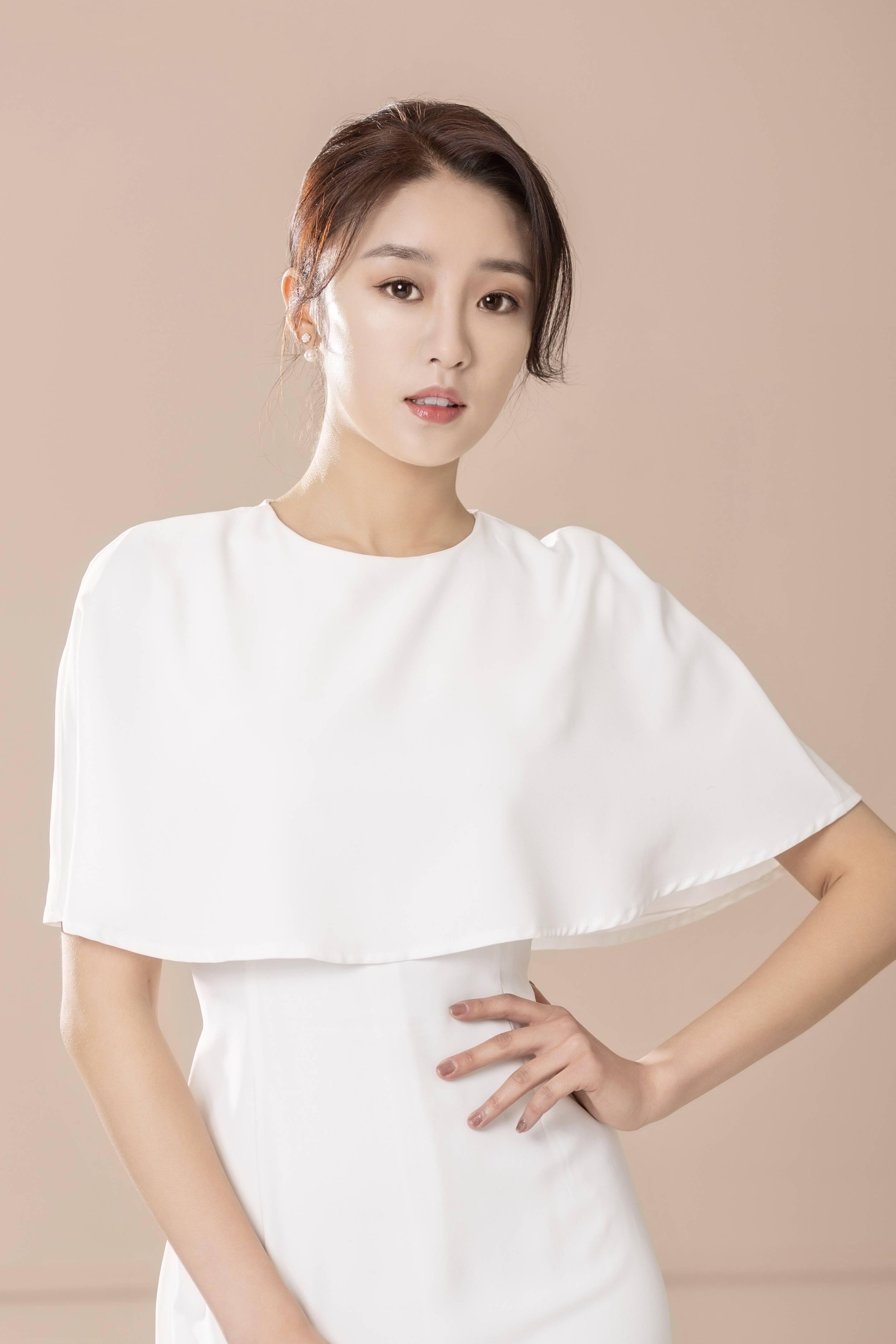 饰演林有有的青年演员叫张月,在这个"被骂惨"了的夏天,她接受了新京报