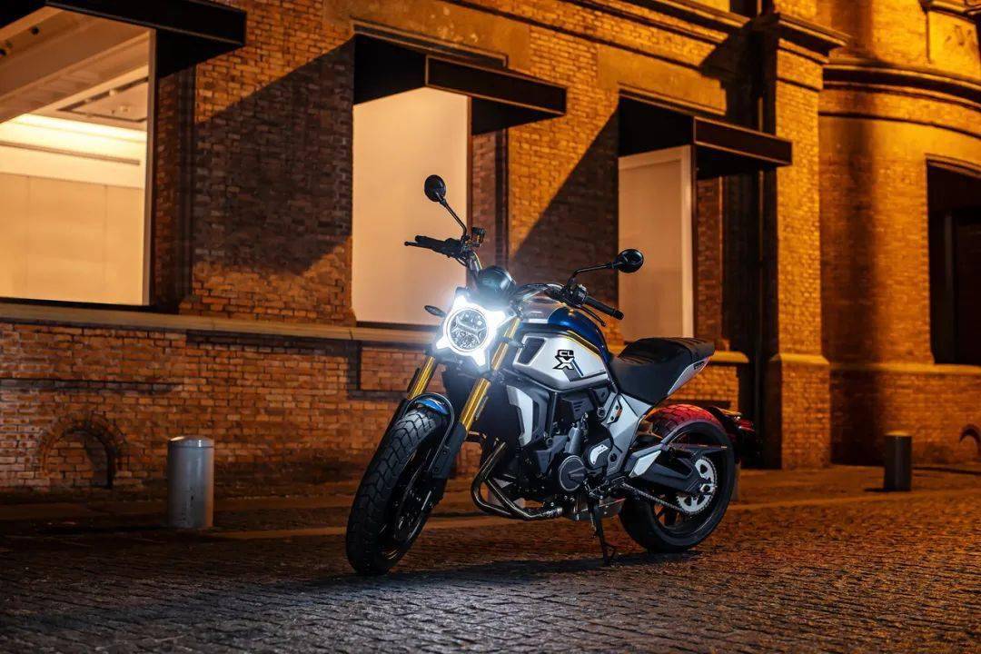 定价 4.58 万元,春风 700 cl-x 官方写真集