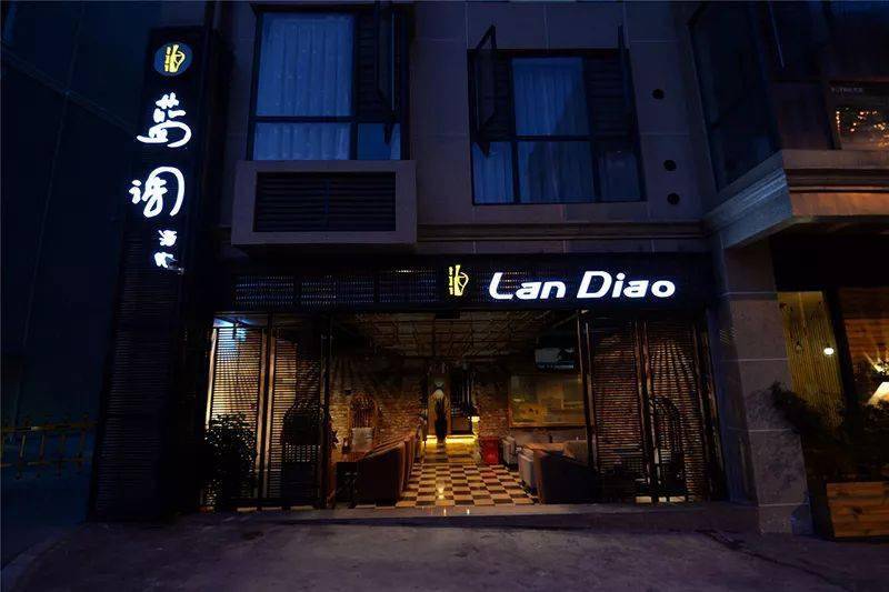 蓝调酒吧全场酒类价格下调到噢买噶买它船新的版本烧烤搭配无敌组合