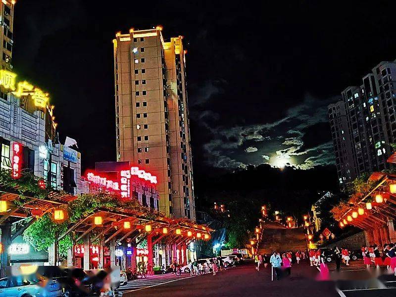 永安将军山这幕很美皎洁圆月亮正中间冉冉升起