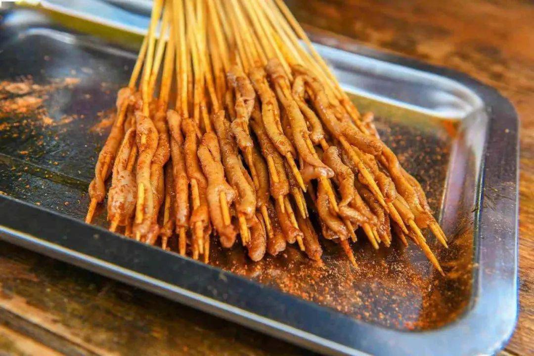 3斤羊排 东北拉皮 手把鸭肠 烤秋刀鱼…大口吃肉就在原上羊