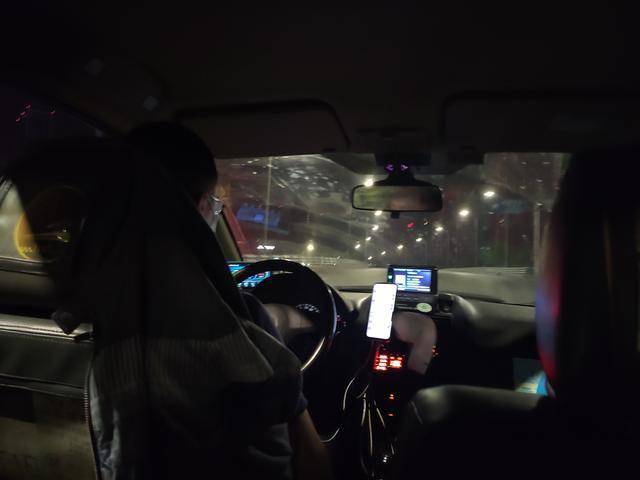 山城出租车回忆录:重庆人的自画像