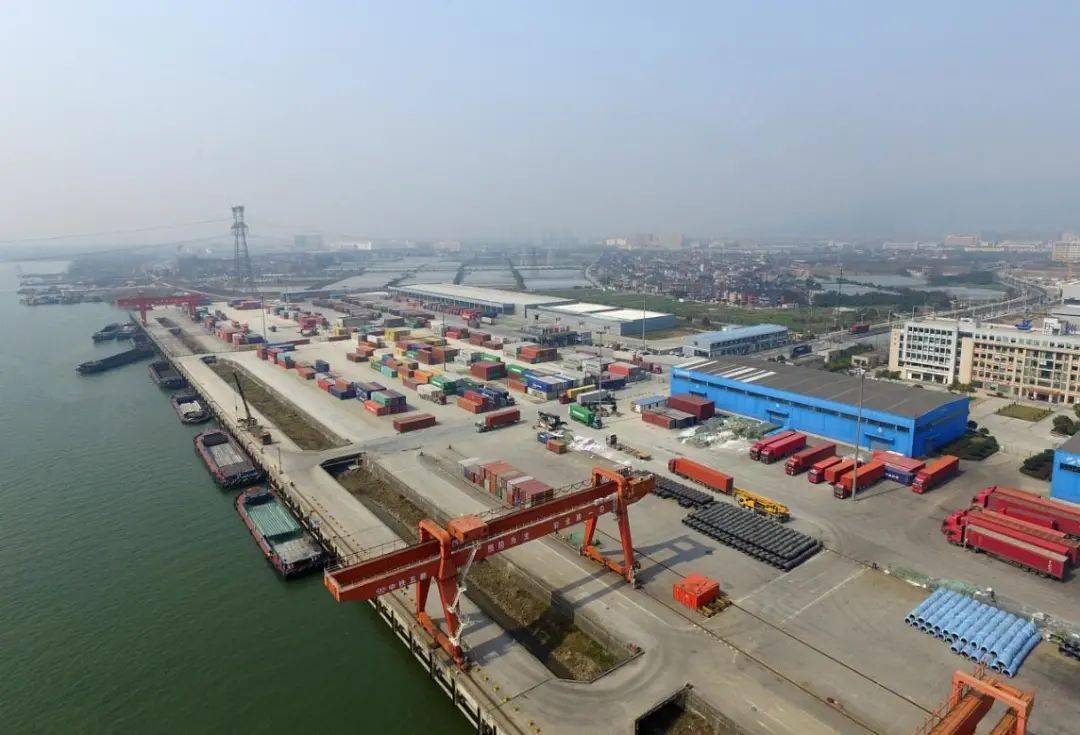 同比增长42杭州港集装箱吞吐量逆势上扬
