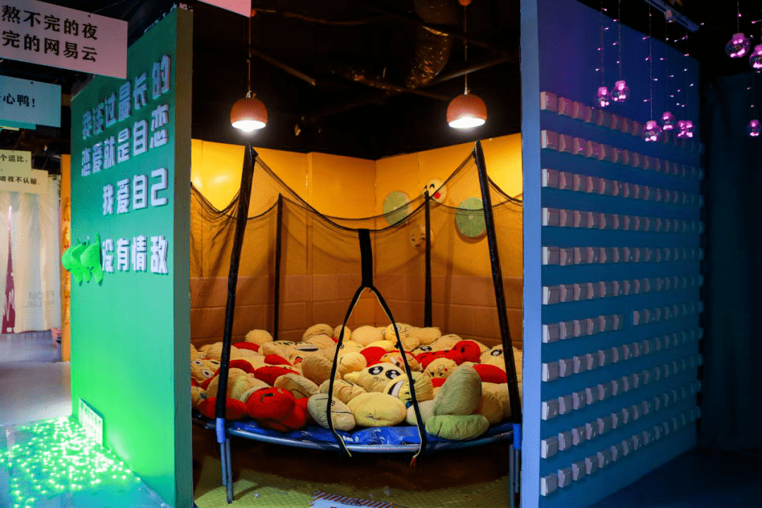 花果园"减压馆"悄然走红,搬空你的"压力山大"