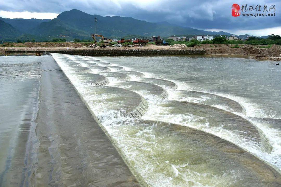 網紅客家這村又現龍鱗水壩跟關山水壩一模一樣