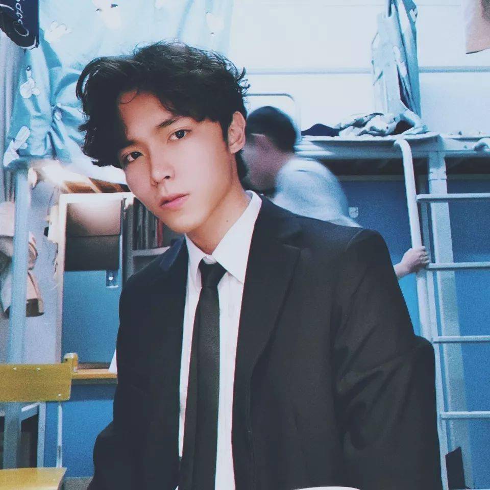 有的人明明是"皇冠"段位却自称"盒子精"_黄宗凡