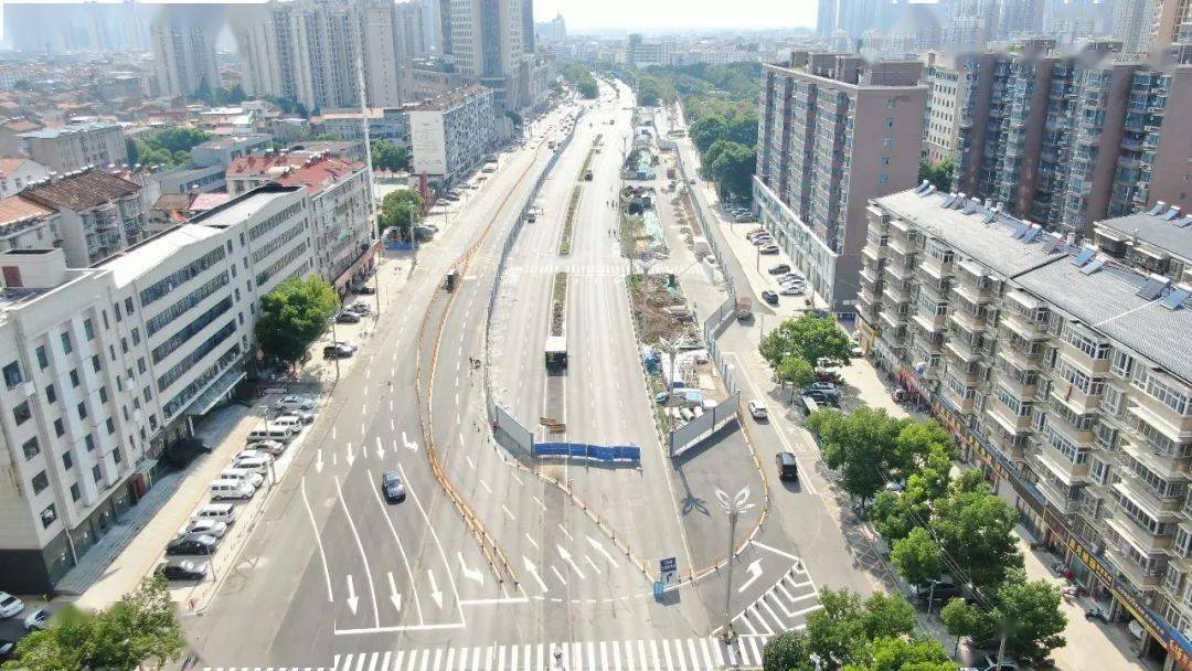 站为7号线北延(前川线)工程第一座车站,位于黄陂大道与百锦街交叉路