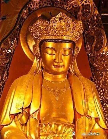 观世音菩萨本是无量劫前久已成就的一尊古佛,原号"正法明如来".