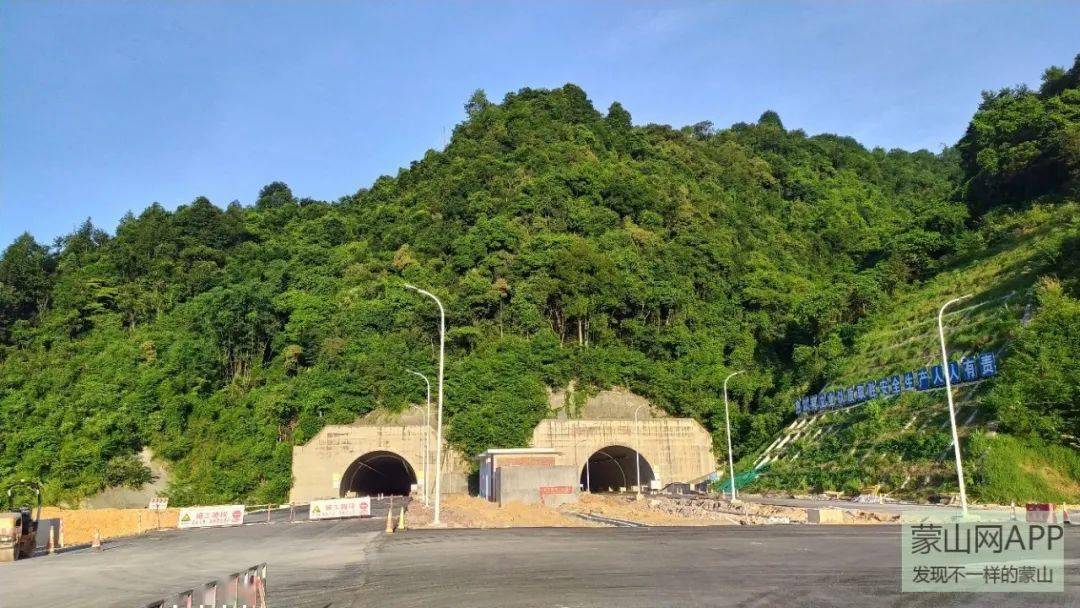 乘风破浪的蒙山实地探访贺巴高速蒙山段建设进程