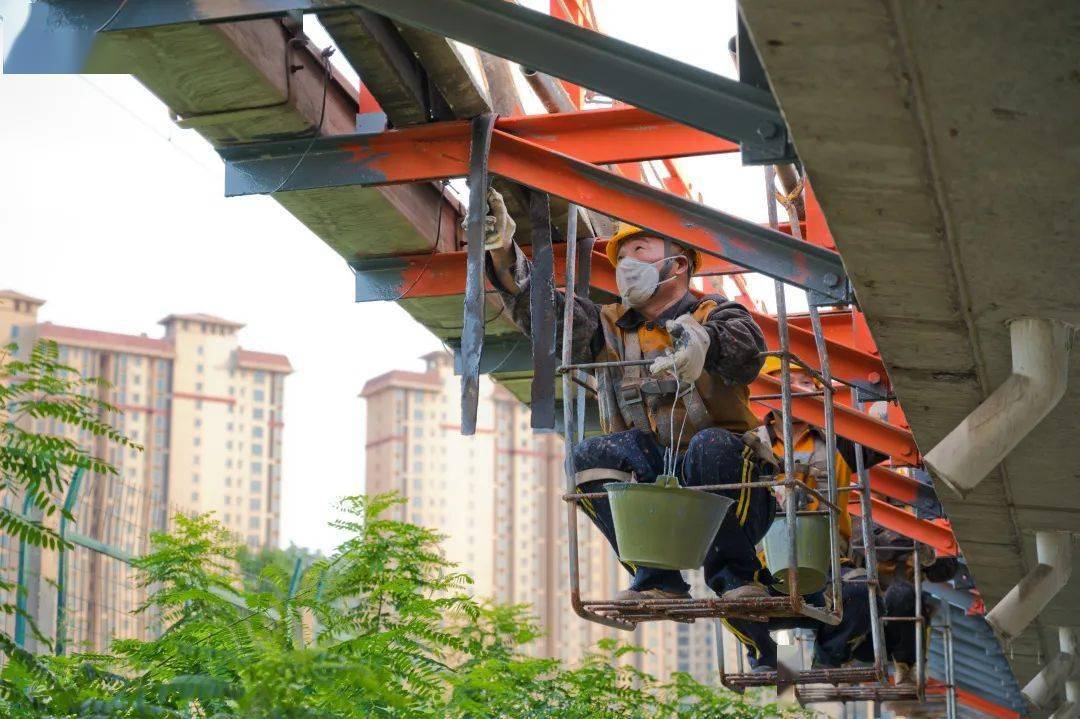 高温下的桥隧工