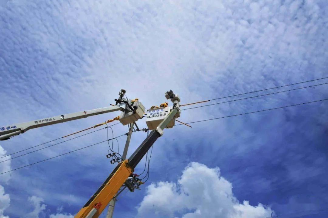 大理供電局:櫛風沐雨帶電作業,守護萬家燈火