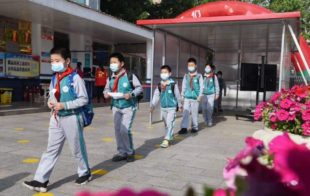 携手同行2020复工复产复学复商复市摄影作品网络邀请展