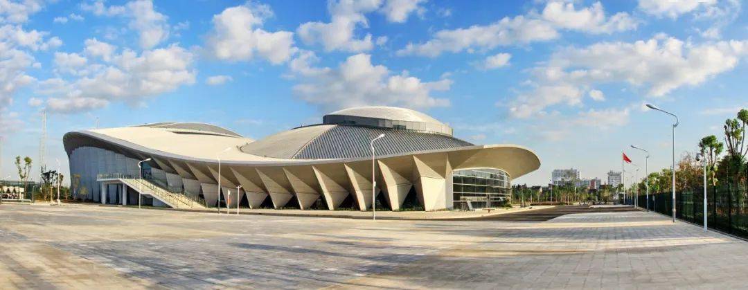 金山区首家市民健身中心在朱泾揭牌启用_体育