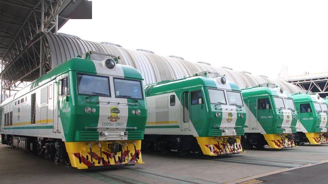 中车戚墅堰公司出口尼日利亚第二批11台内燃机车发运啦!